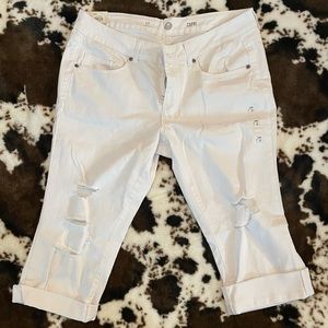 NWT SO white distressed Jean Capri size 17